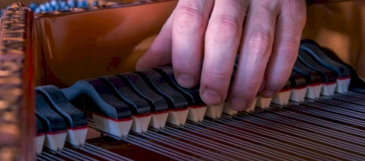 Suivi des pianos après leurs restauration dans notre atelier au Thor