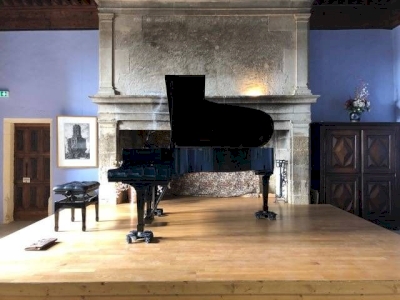 Technicien et accordeur de piano pour le festival de Lourmarin