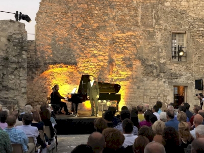 Technicien et accordeur de piano pour le festival de Lacoste