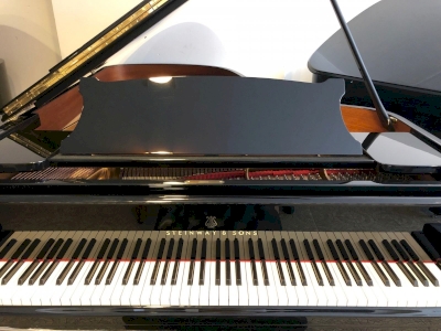 Restauration d'un piano à queue Steinway & Sons Model B vendu pour un client dans le Luberon Restauration d'un piano à queue Steinway & Sons Model B vendu pour un client dans le Luberon